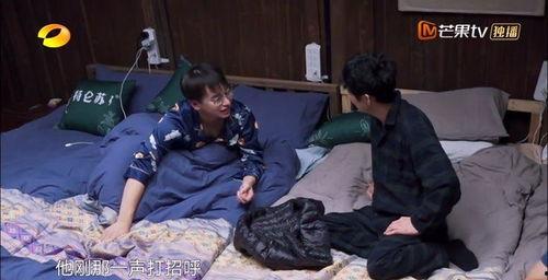 吃瓜被撞视频,视频记录惊险瞬间