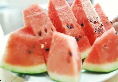 吃瓜怎么选好吃,如何挑选美味多汁的瓜果