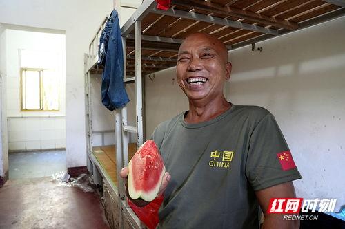 湘潭最新吃瓜新闻,最新吃瓜新闻揭秘，事件背后真相令人咋舌！”