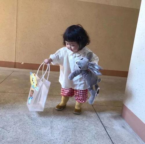 女娃娃吃瓜头像