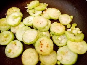 蛋仔吃瓜怎么吃,轻松解锁美味新吃法