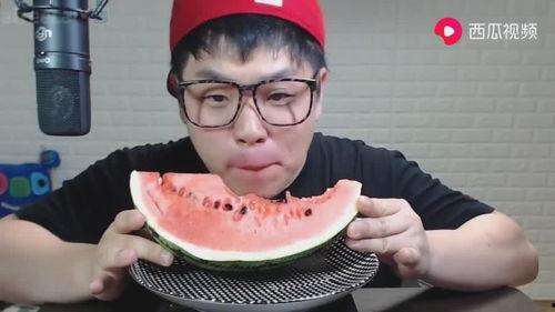 小哥在线吃瓜,揭秘娱乐圈幕后风云